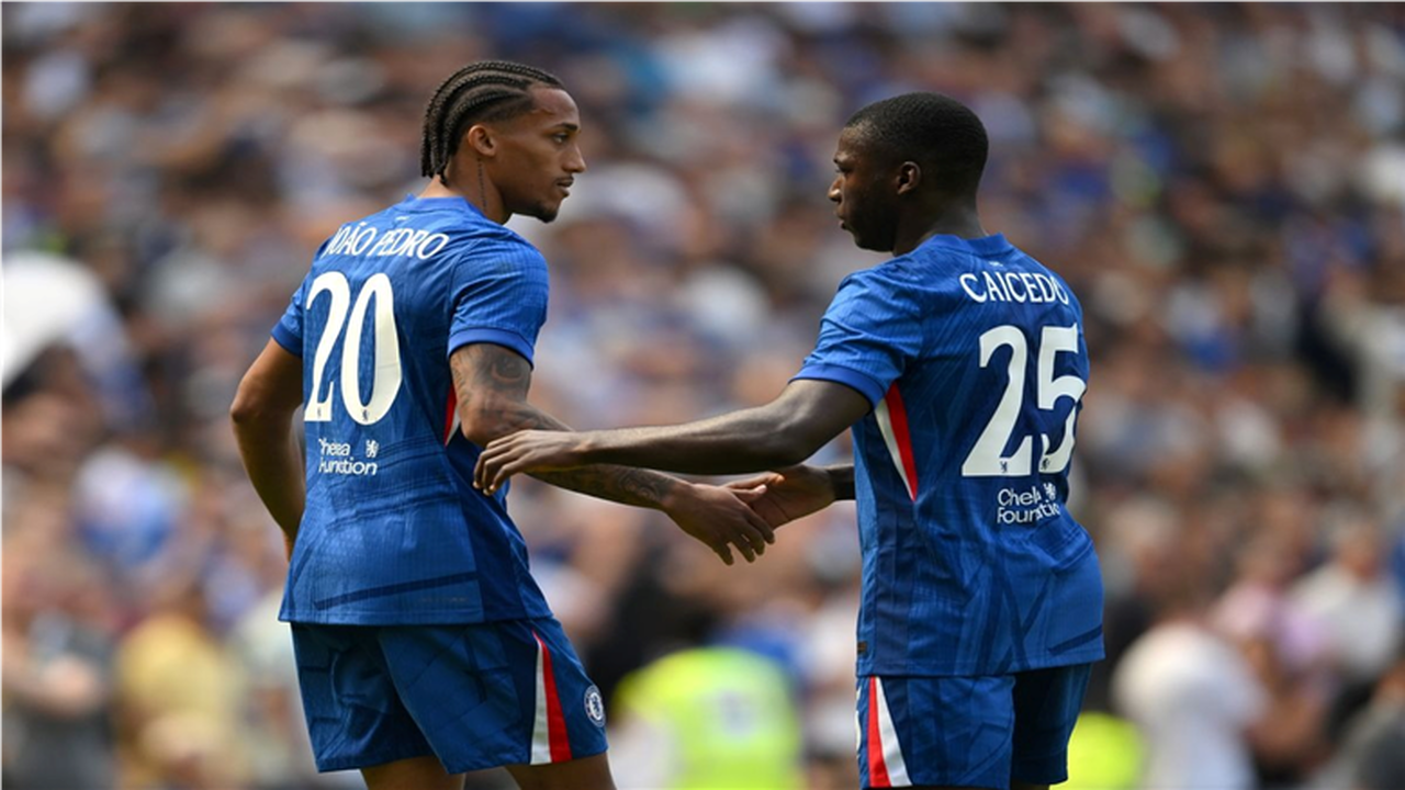 القنوات الناقلة لمباراة تشيلسي وبرايتون الليلة.. اضبط التردد وتابع البريميرليج مباشرة